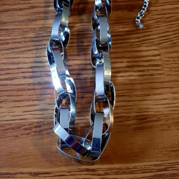 VINTAGE Silvertone Interlocking Chunky Link Necklace BOLD ACCESSORIES! - Picture 2 of 9